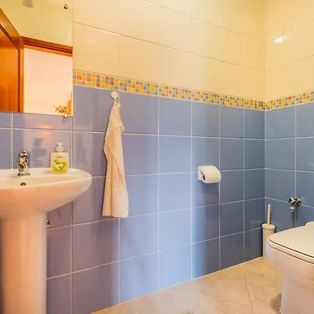 Casa Logan, 2 Bedroom With Terrace & Pool * Albufeira